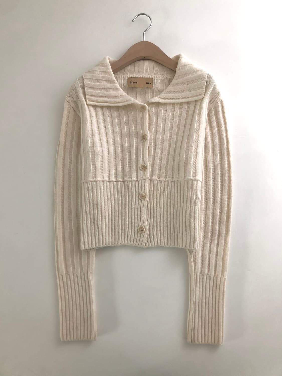 Matin Kim 마뗑킴 아이보리 컬러 메리노울 카라 니트 상품이미지3