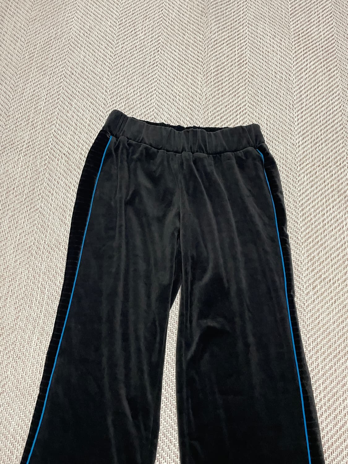 퓨마 벨루어 벨벳 플레어 핏 트랙팬츠  J03233 상품이미지3