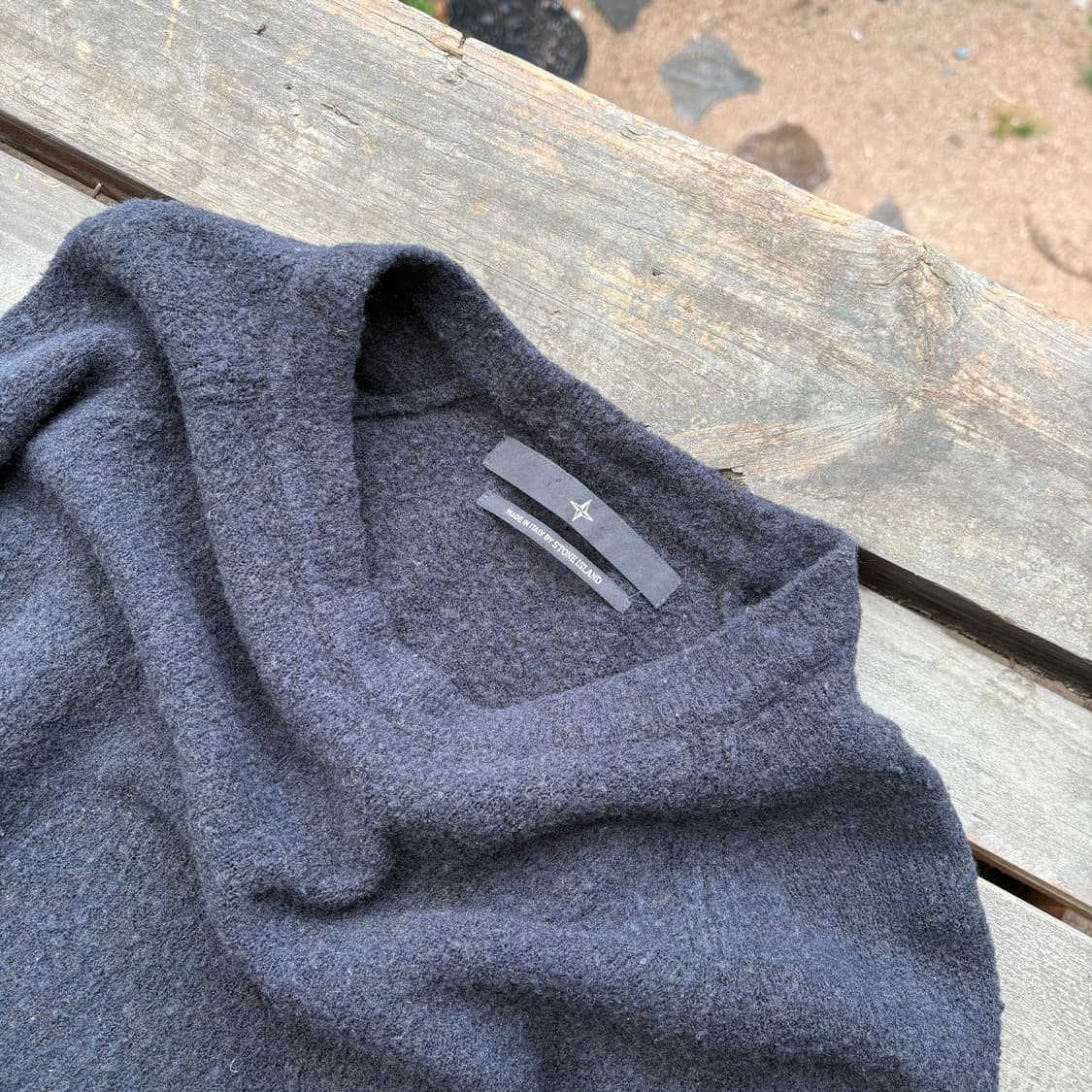 스톤아일랜드 로우컷 헤어리 자수 스웨터 상품이미지9