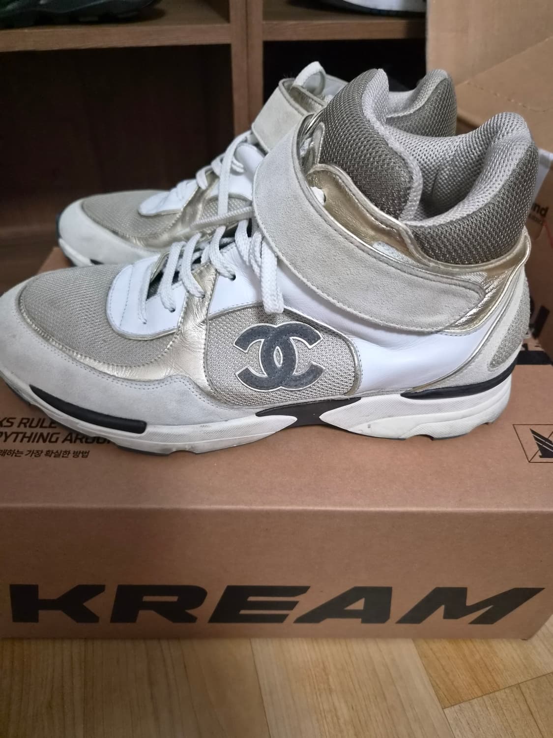 (정품) CHANEL CC로고  크루즈 하이탑 스트랩 상품이미지1
