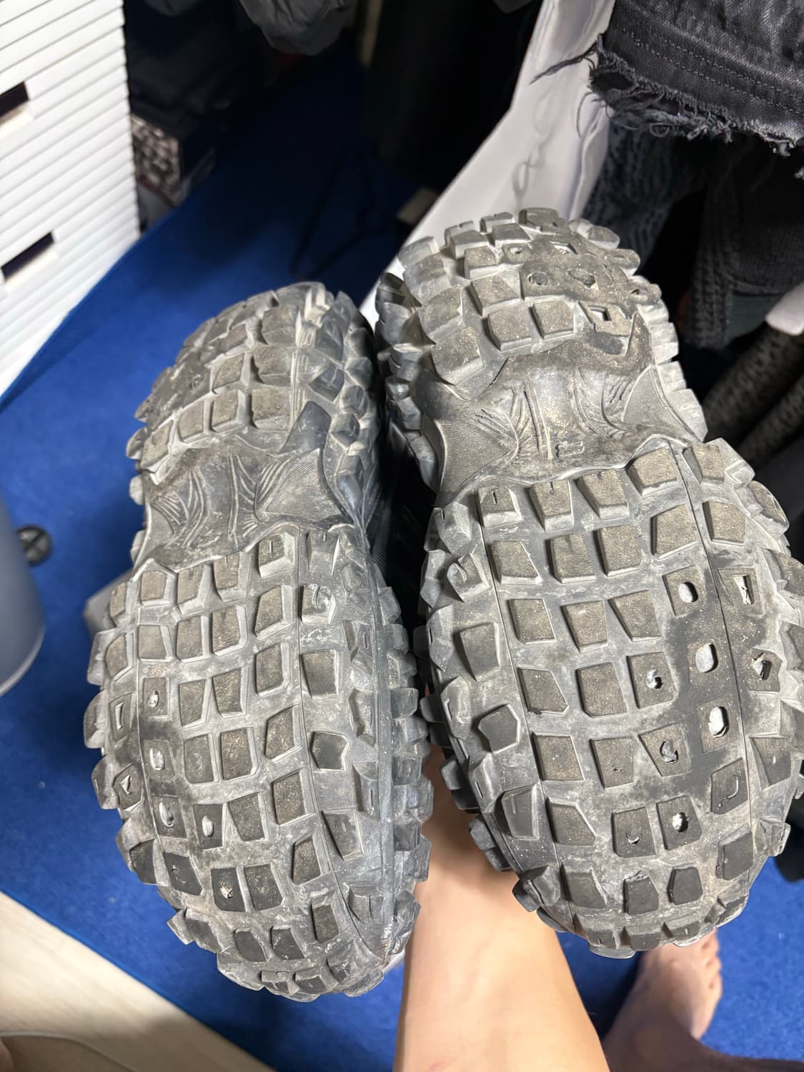 발렌시아가 디펜더 42 상품이미지5