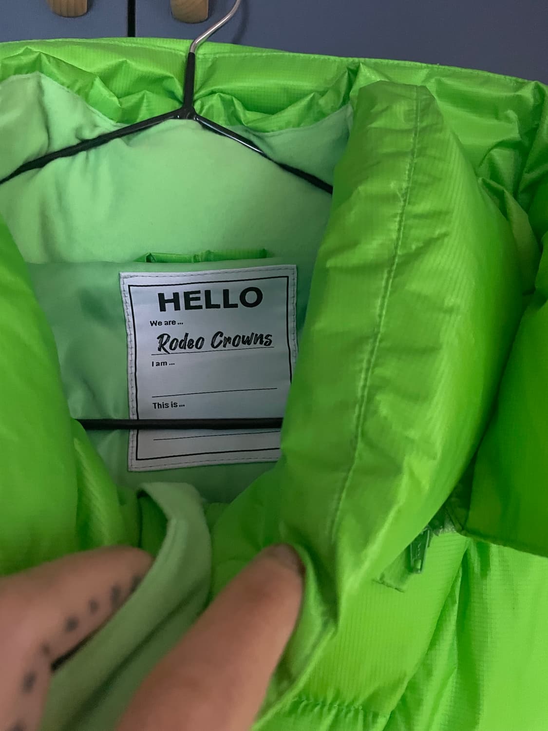 Rodeo Crowns 형광 그린 숏패딩 상품이미지2
