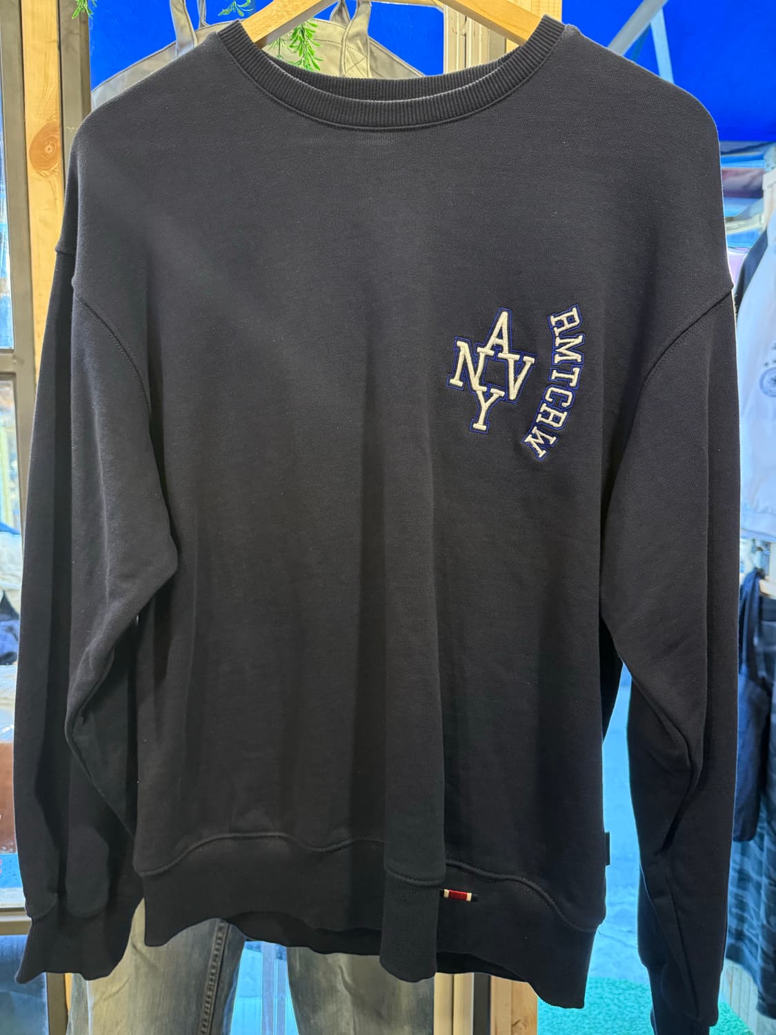 로맨틱크라운 네이비 맨투맨 상품이미지1