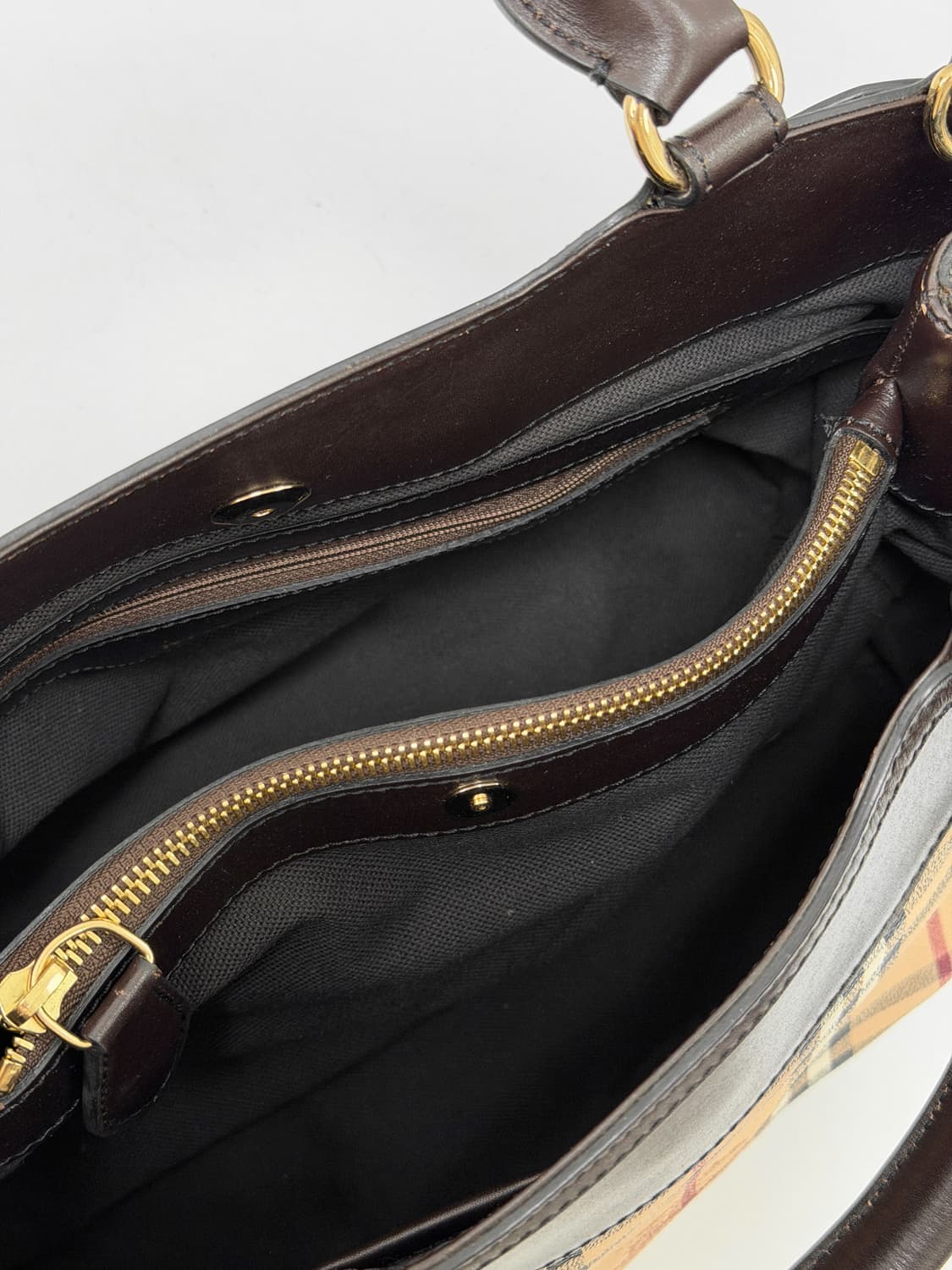 버버리 헤이마켓 체크 햅번 토트백 상품이미지8