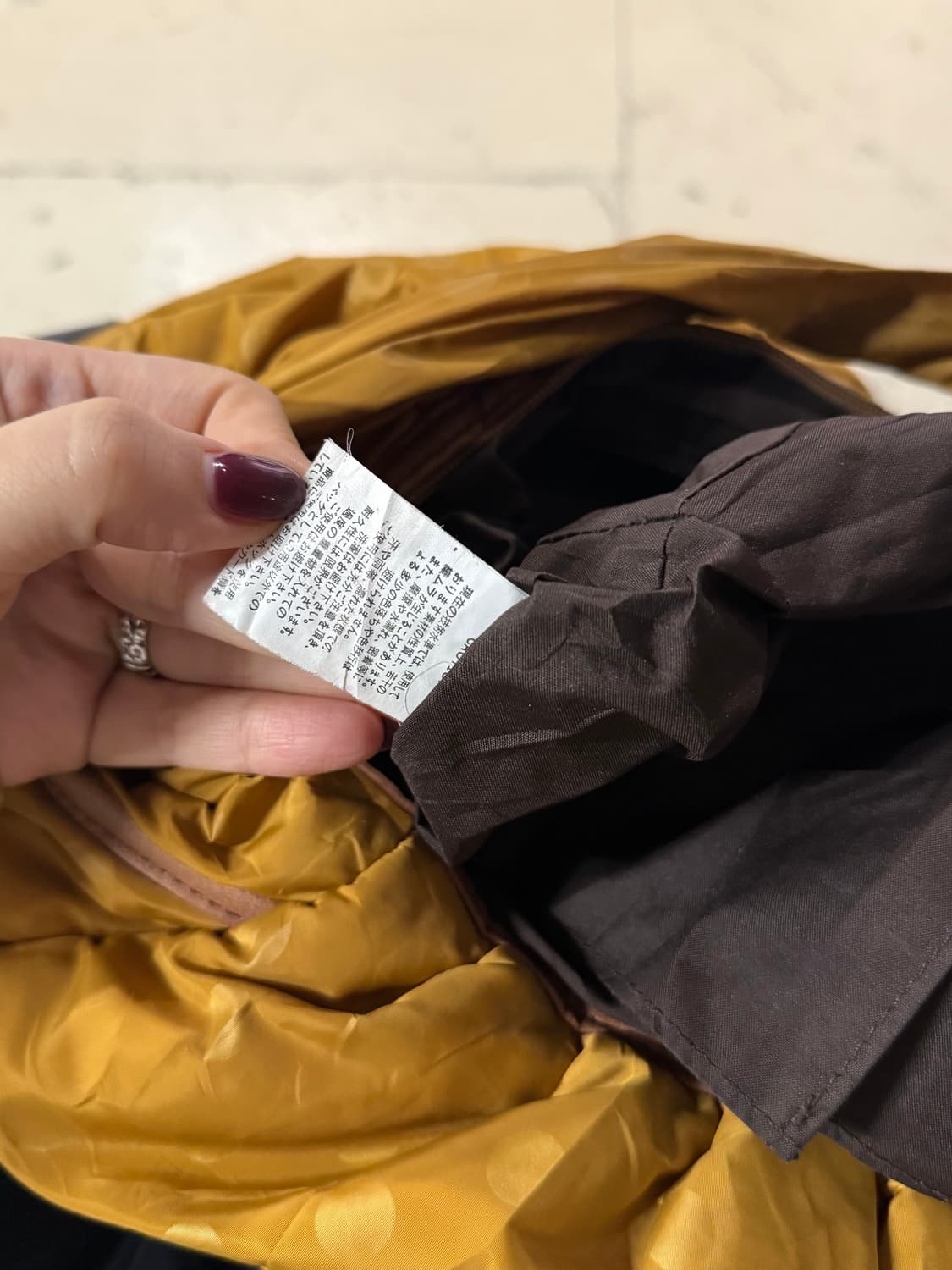 Mustard dot pattern padding shoulder bag 상품이미지6