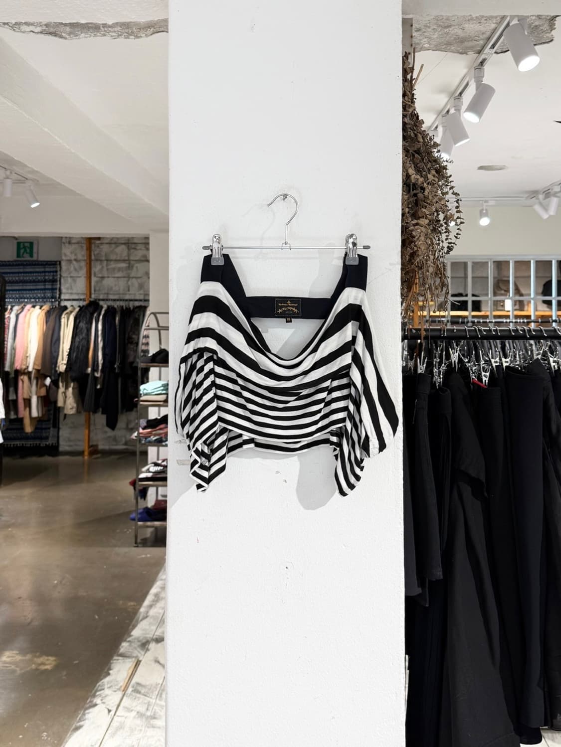 비비안웨스트우드 앵글로매니아 스트라이프 오프숄더 슬리브리스 탑 상품이미지1