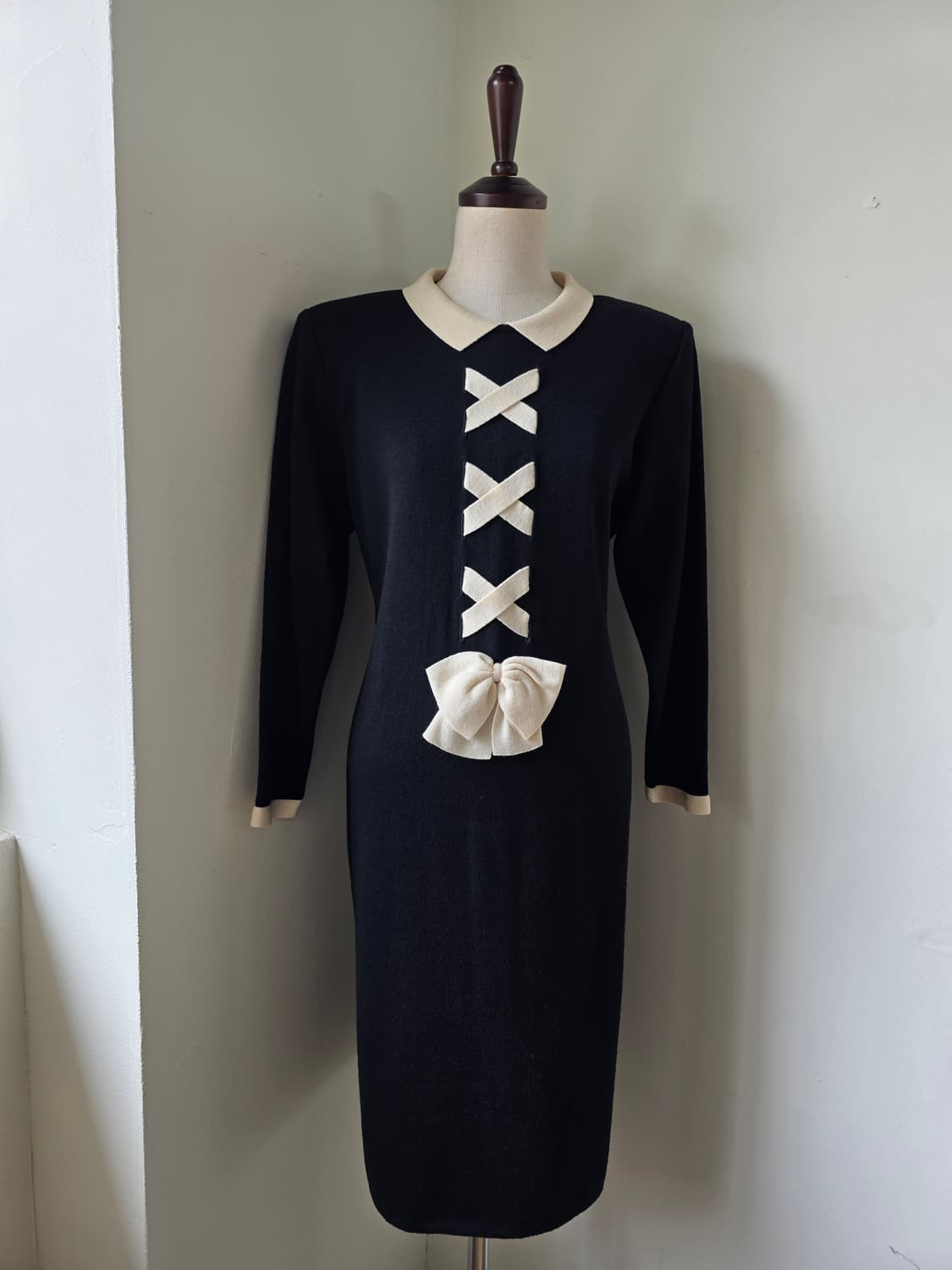 블랙 리본 포인트 니트 원피스 상품이미지1