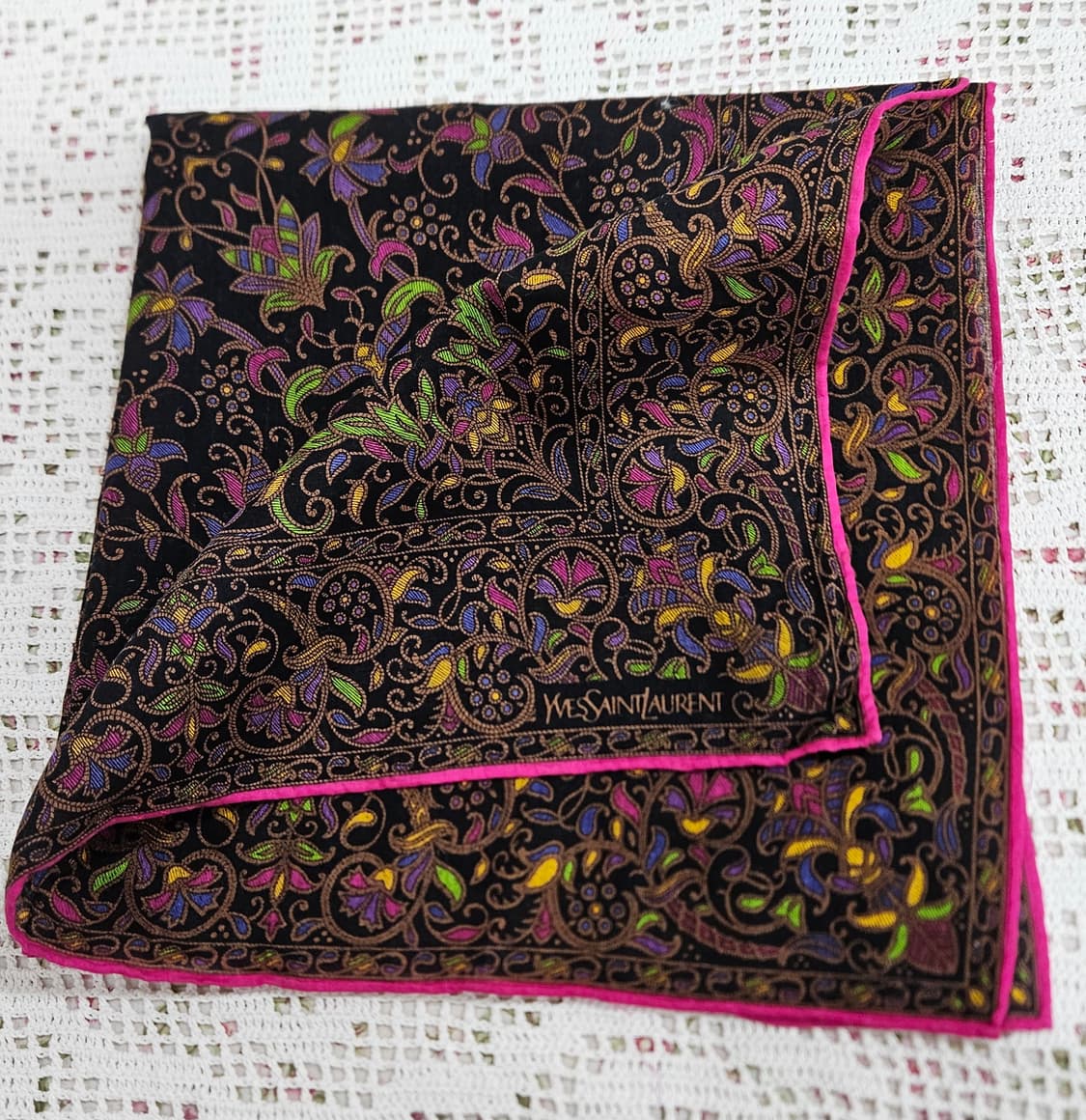 입생로랑 오리엔탈 플라워 패턴 손수건 상품이미지1