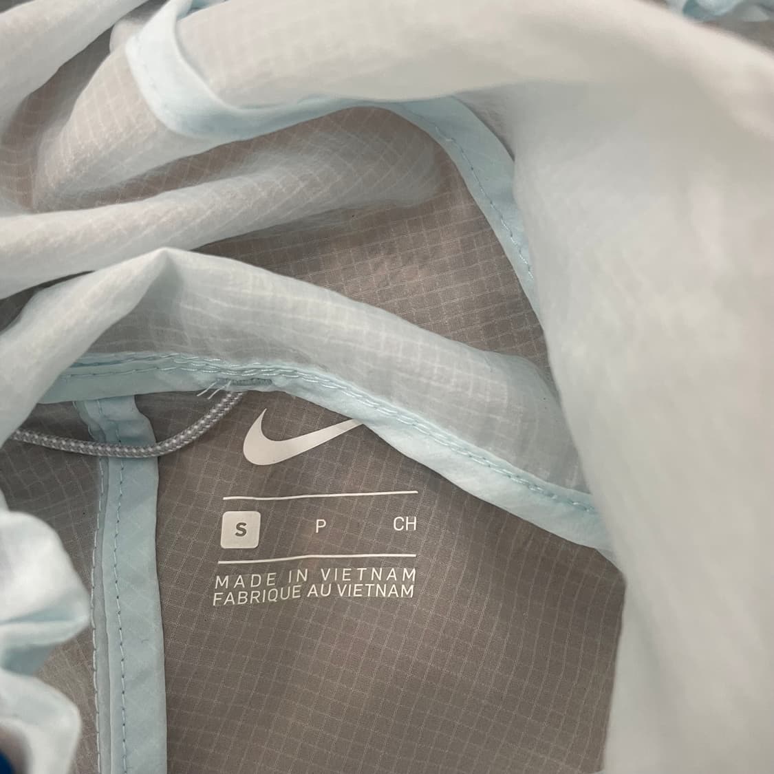 여성 나이키 경량 바람막이 상품이미지2