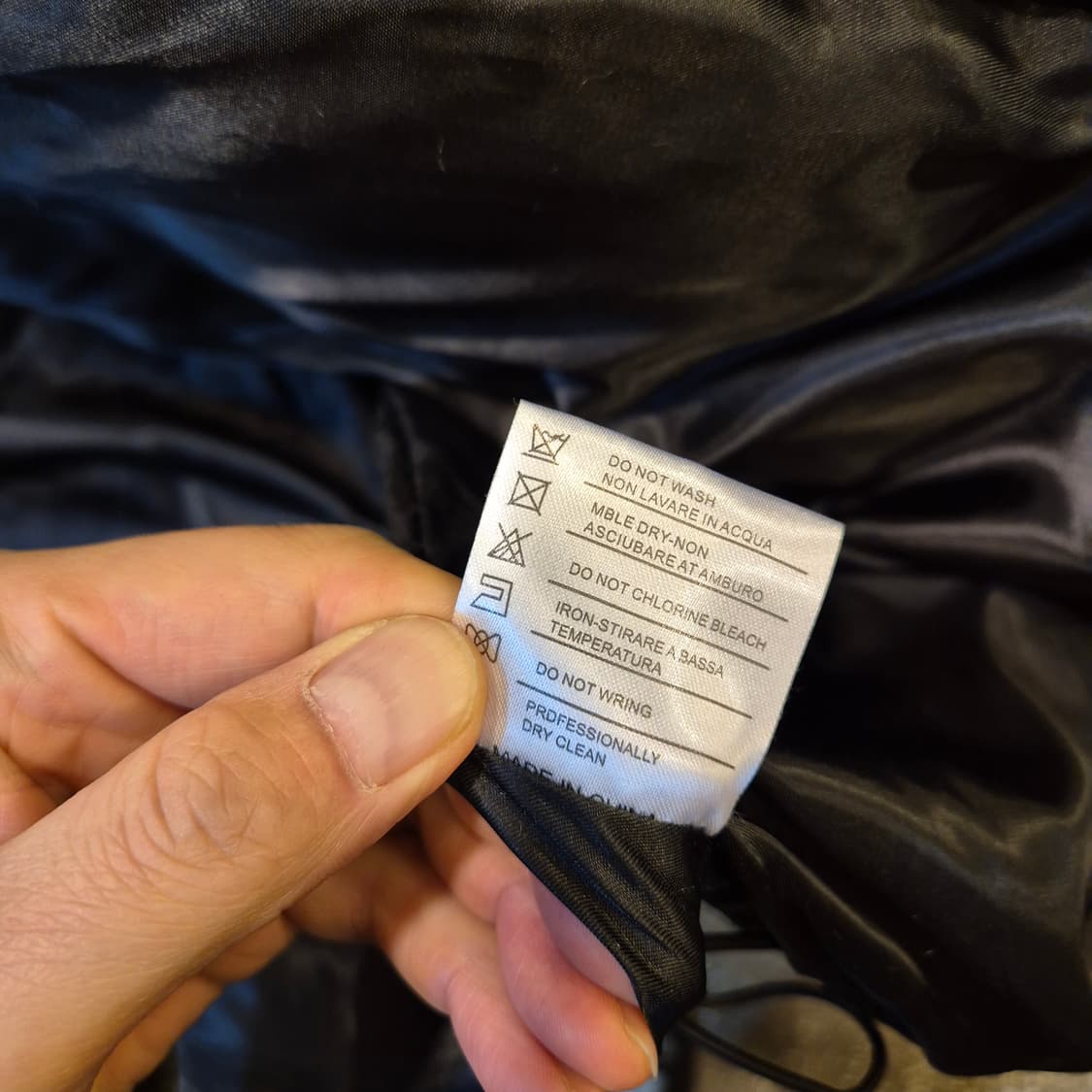 FREE(착샷잇음) 블랙 버핑레더 패딩조끼  상품이미지7