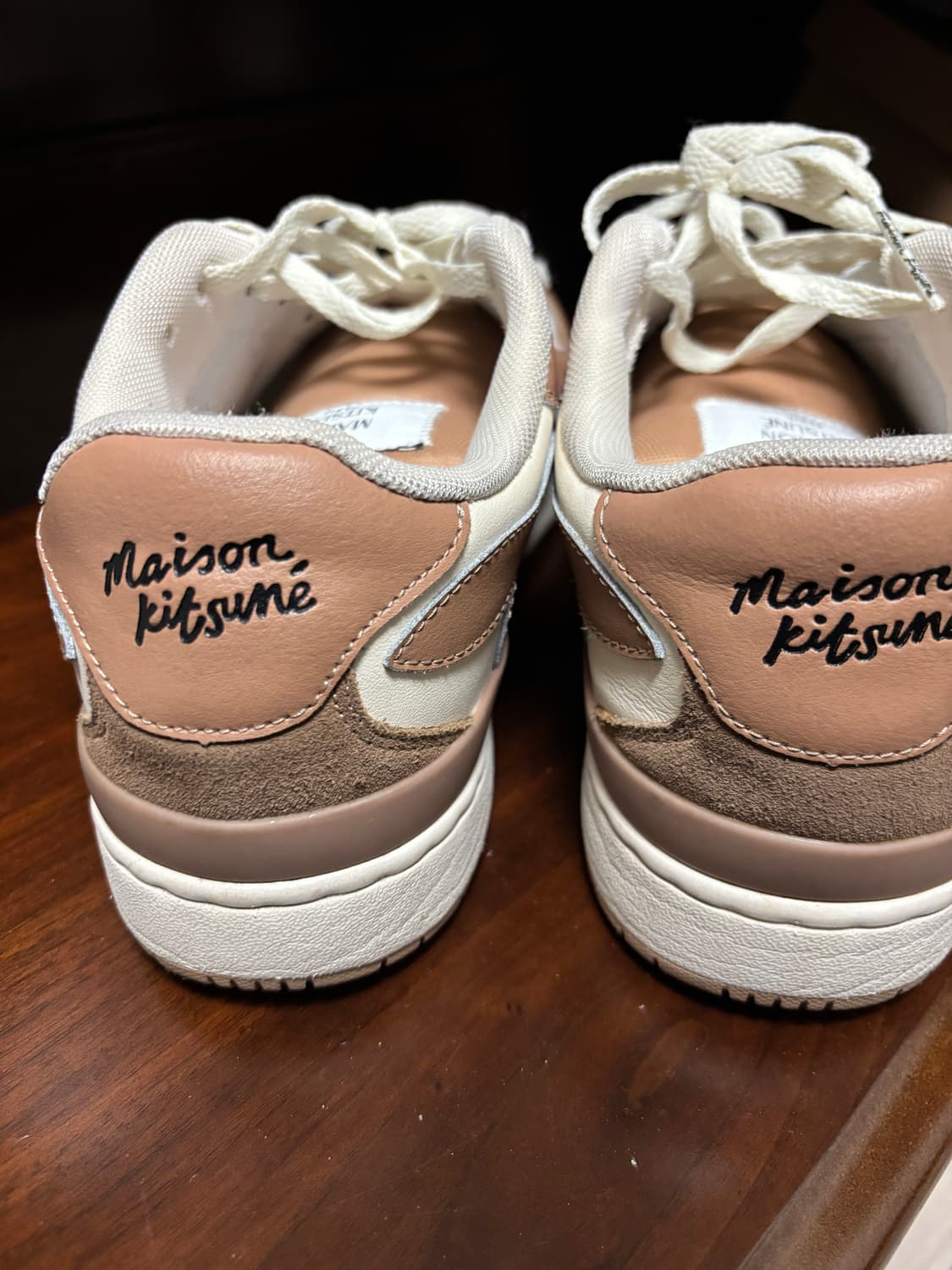 메종키츠네 스니커즈 285 상품이미지3