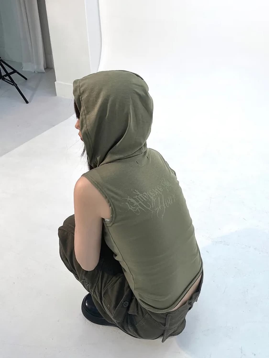 홀터넥 카키 나시티 상품이미지4