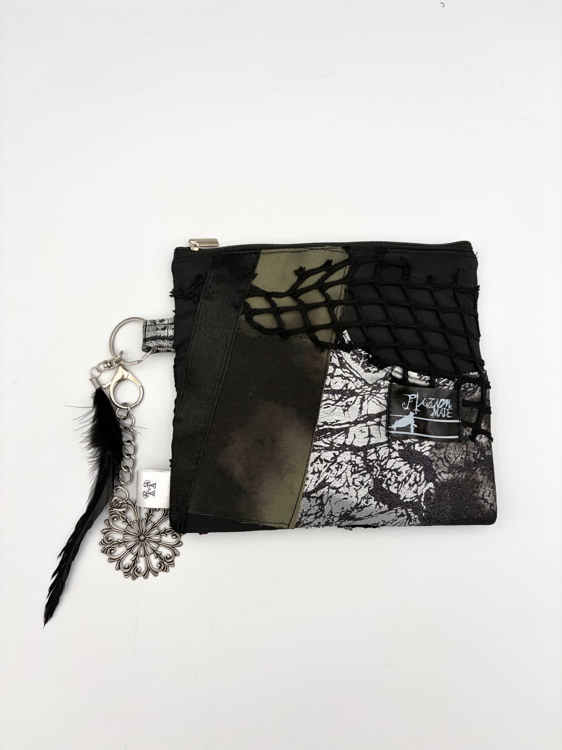 Velvet Eclipse Pouch 상품이미지1