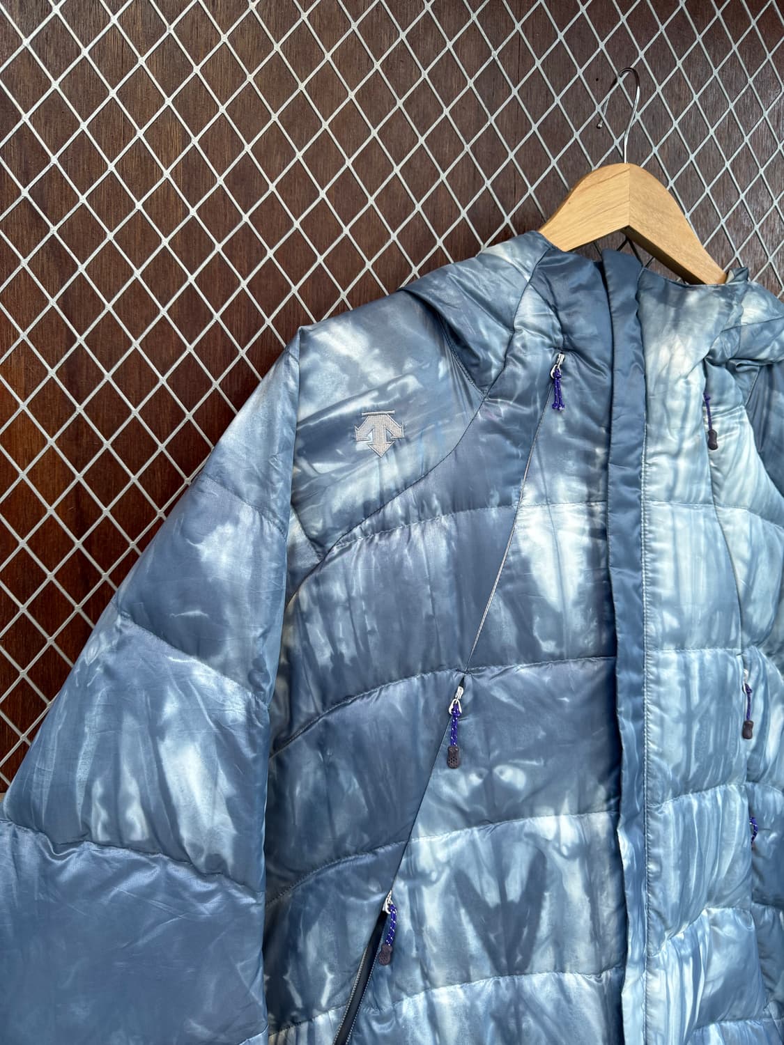 데상트 구스다운 타이다이 스톤 패턴 경량패딩 M 상품이미지2