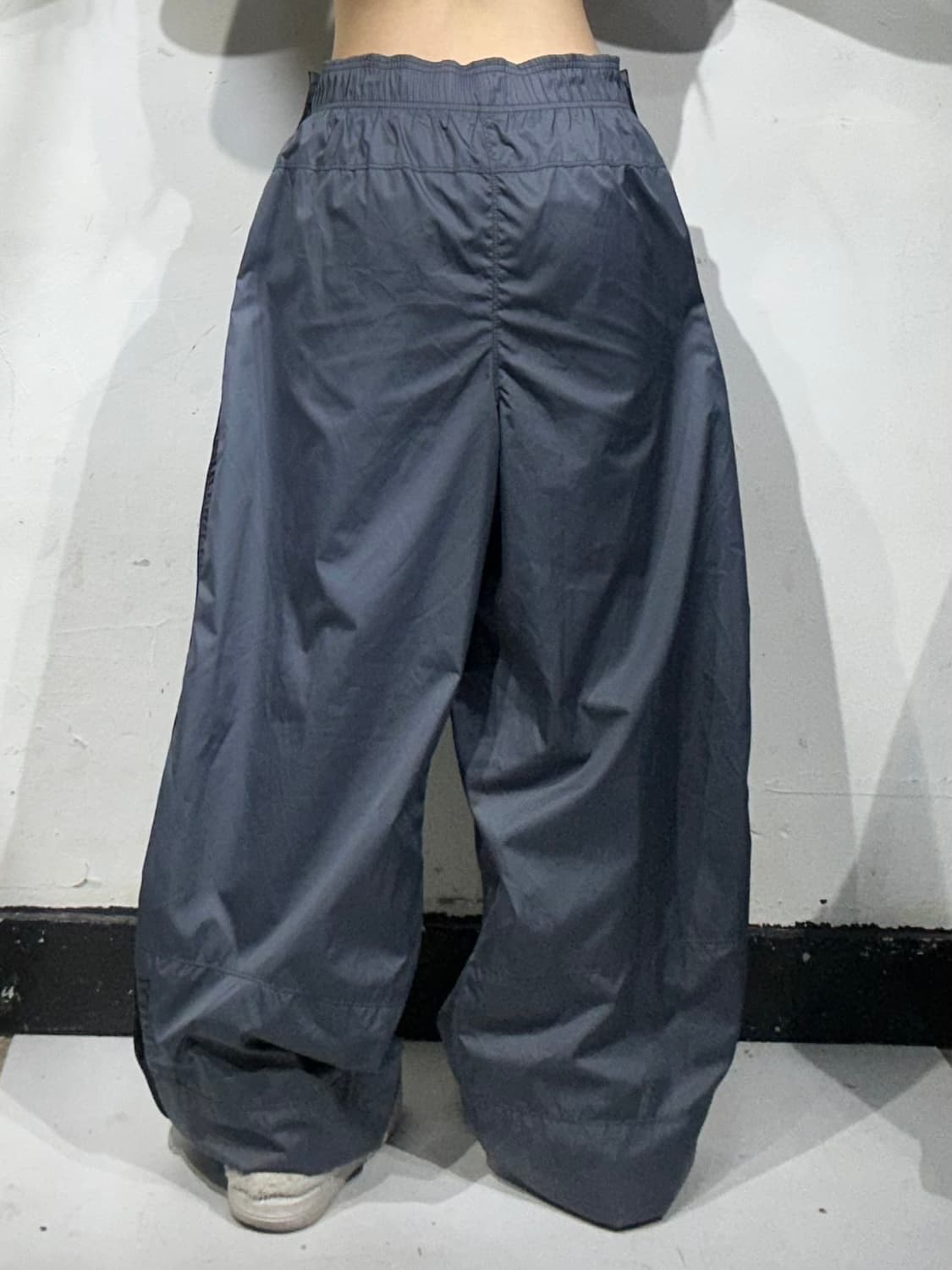 00s 나이키 그레이 새상품 트랙 팬츠 블랙 사이드 라인 와이드 팬츠 상품이미지3