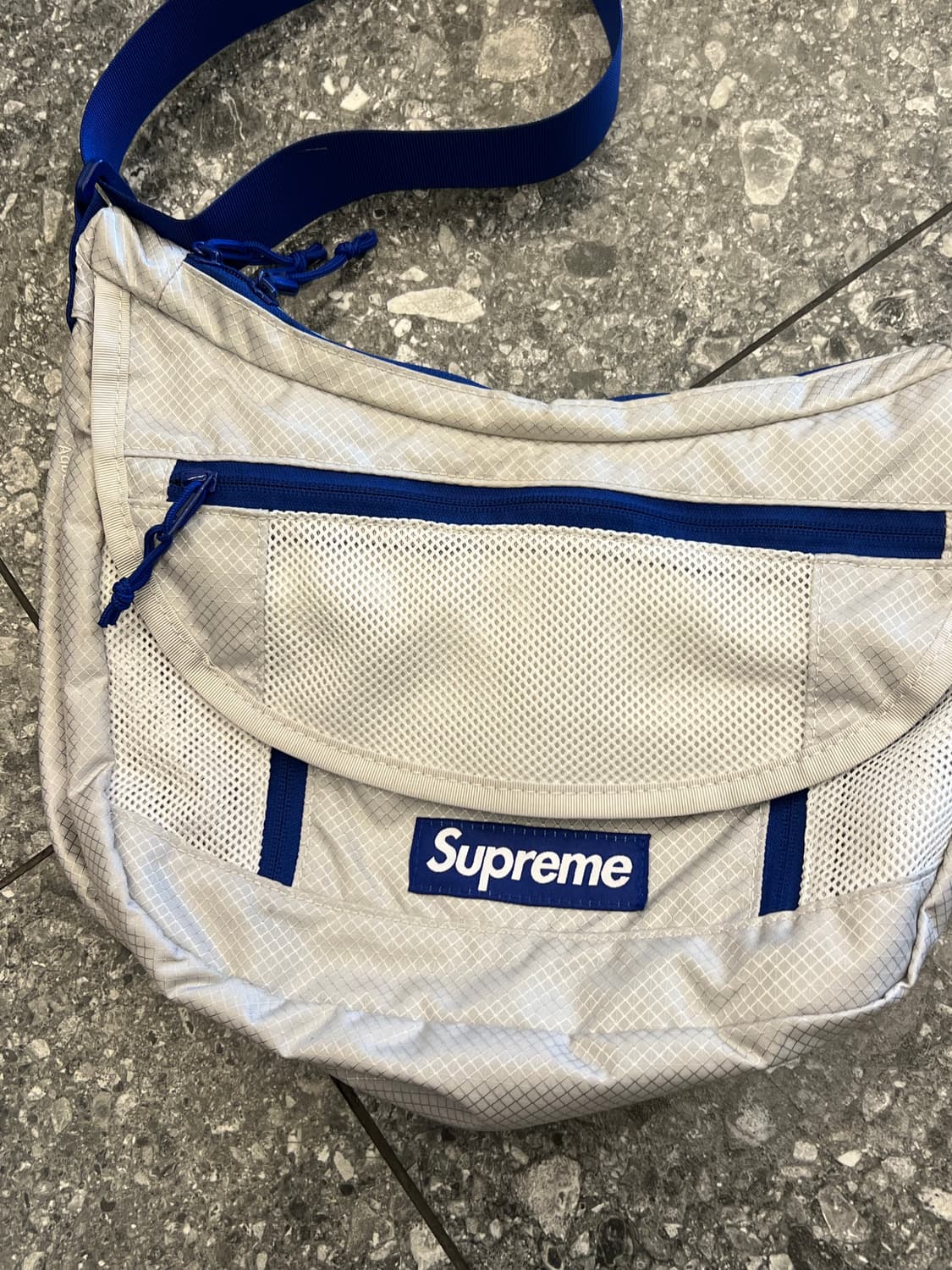 슈프림 메신저백 실버 처분  상품이미지1