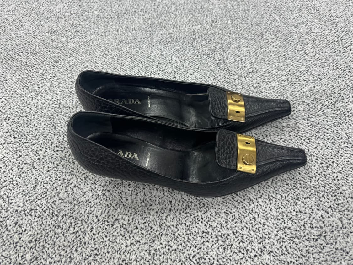 프라다 빈티지 열쇠장식 구두 상품이미지3