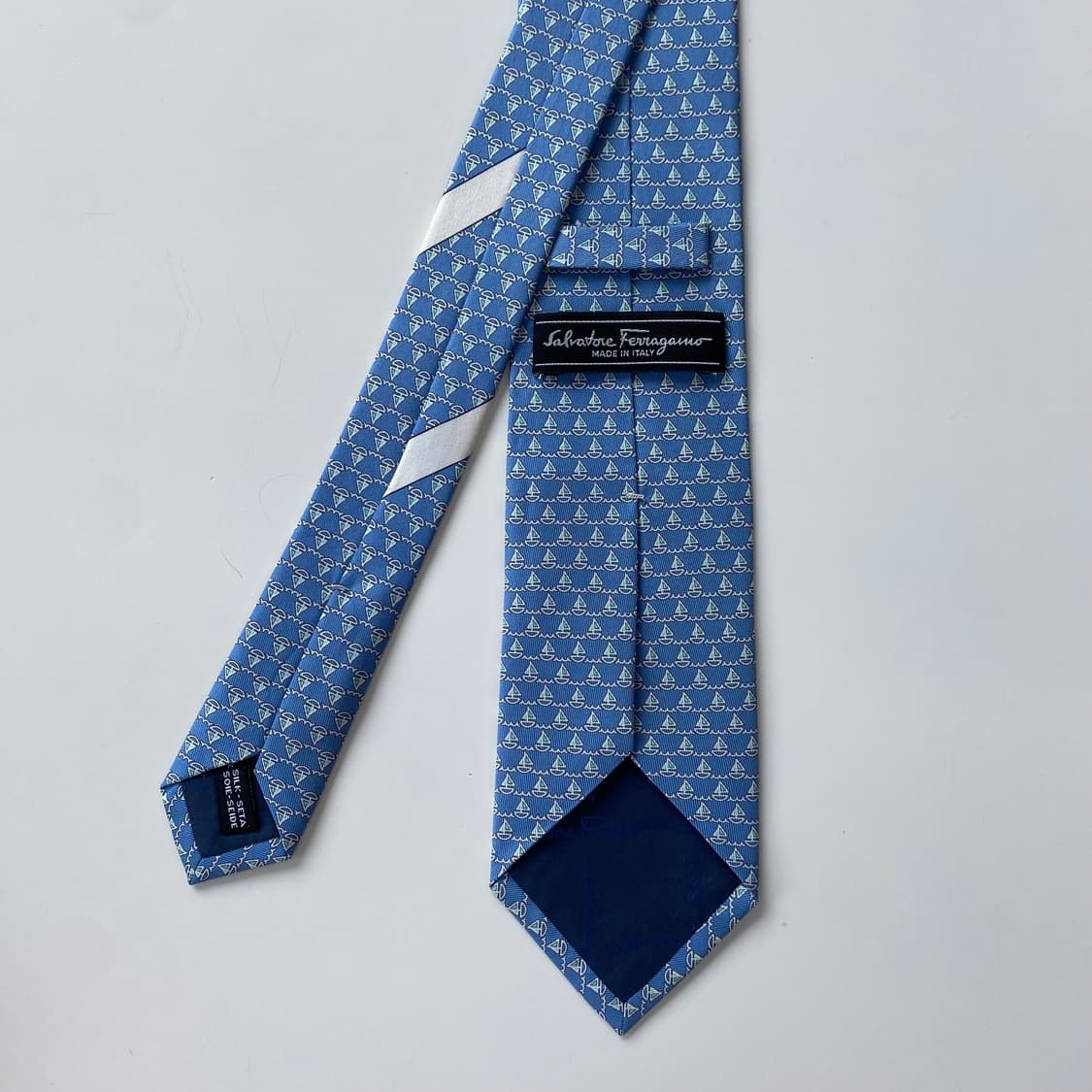 신형 새상품급 페레가모(Ferragamo) 넥타이 정품명품7.7cm 상품이미지3