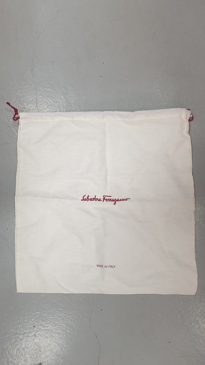 페라가모 더스트백 화이트 상품이미지1