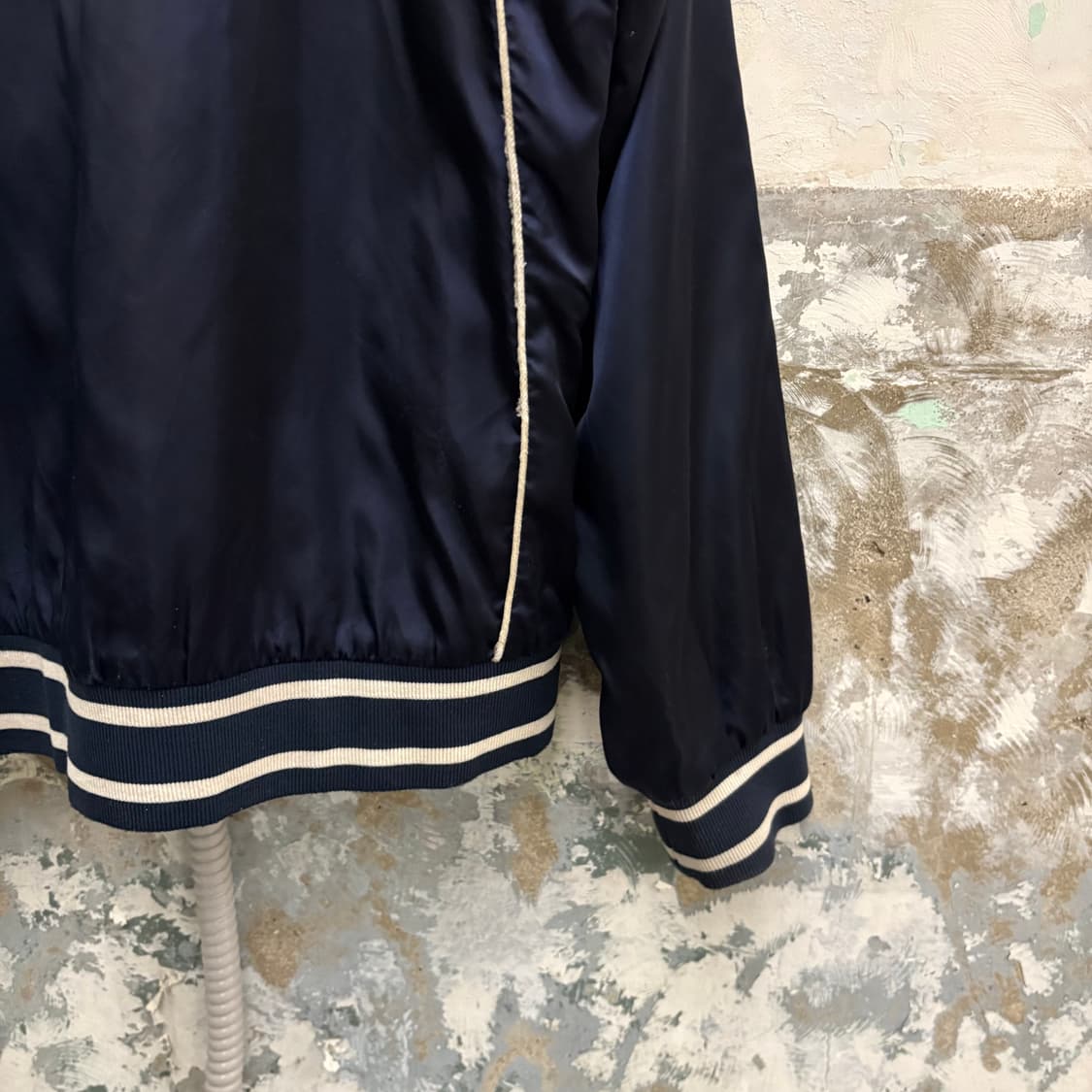 2020fw 슈프림 콘트라스트 스크립트 네이비 바시티 자켓 상품이미지9