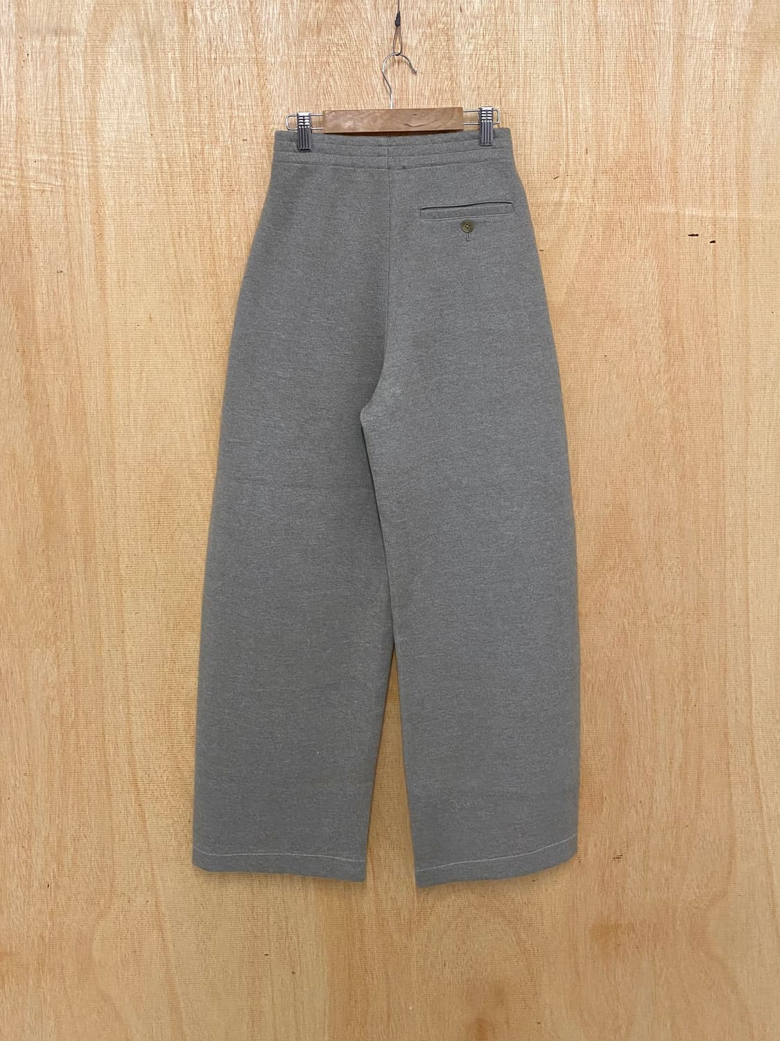UNIQLO U curved sweat pants 유메르 커브드 스웻팬츠 상품이미지2