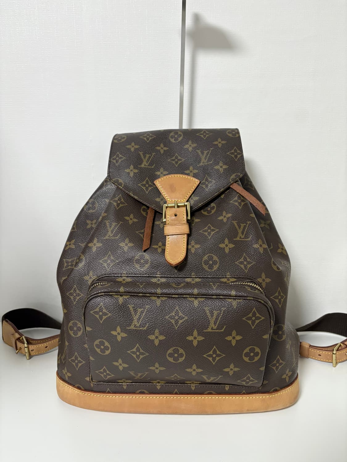 루이비통 몽수리 백팩 gm 상품이미지1