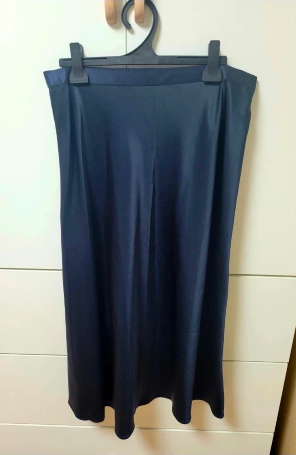 검정색 코트 & 네이비 스커트 상품이미지2