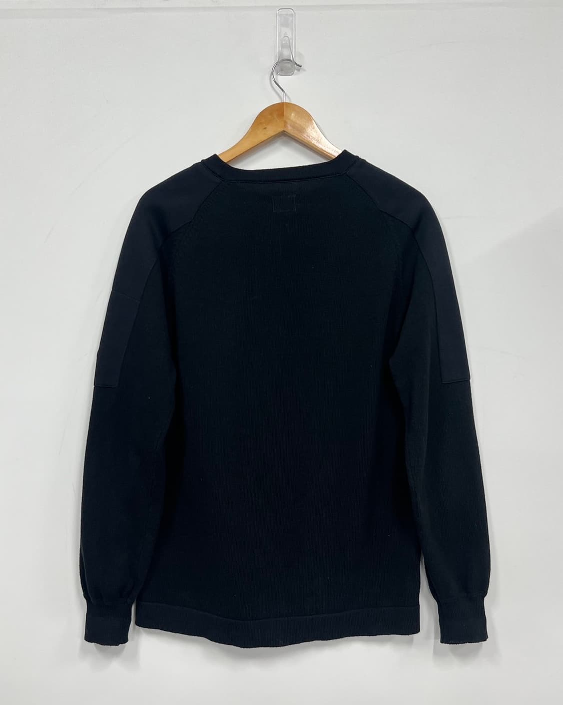 CP 컴퍼니 렌즈 와펜 라운드넥 긴팔 니트  상품이미지10