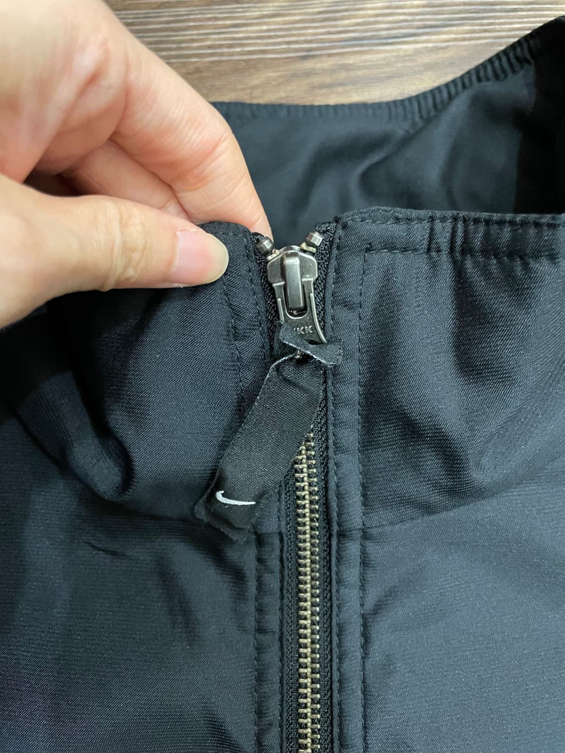 나이키 NRG 솔로 스우시 사틴 봄버 자켓 블랙 블리치드 코랄 상품이미지6