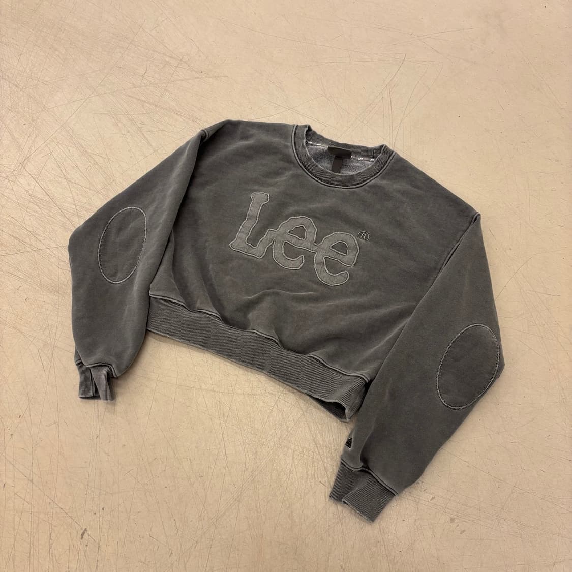 Lee 빅로고 피그먼트 크롭 맨투맨 상품이미지1