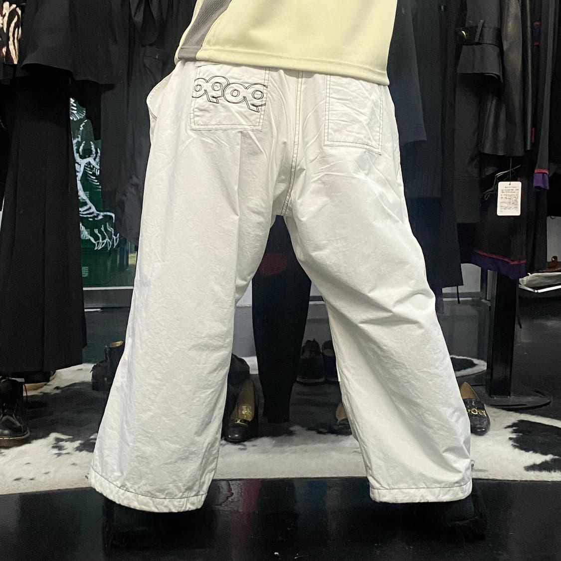 9090 백포켓 자수 디테일 나일론 핀턱 팬츠 상품이미지2