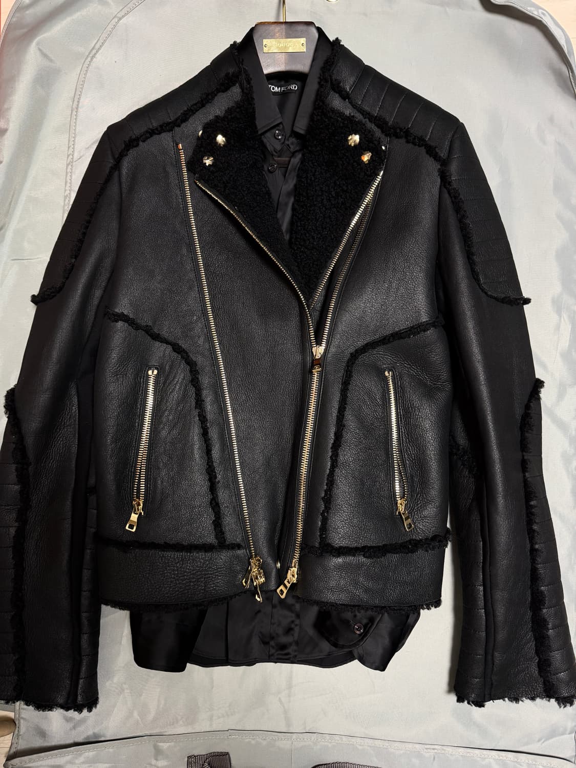 (명작,강추👍)발망 블랙 금장 시어링 무스탕 자켓 톰포드 무드 상품이미지2