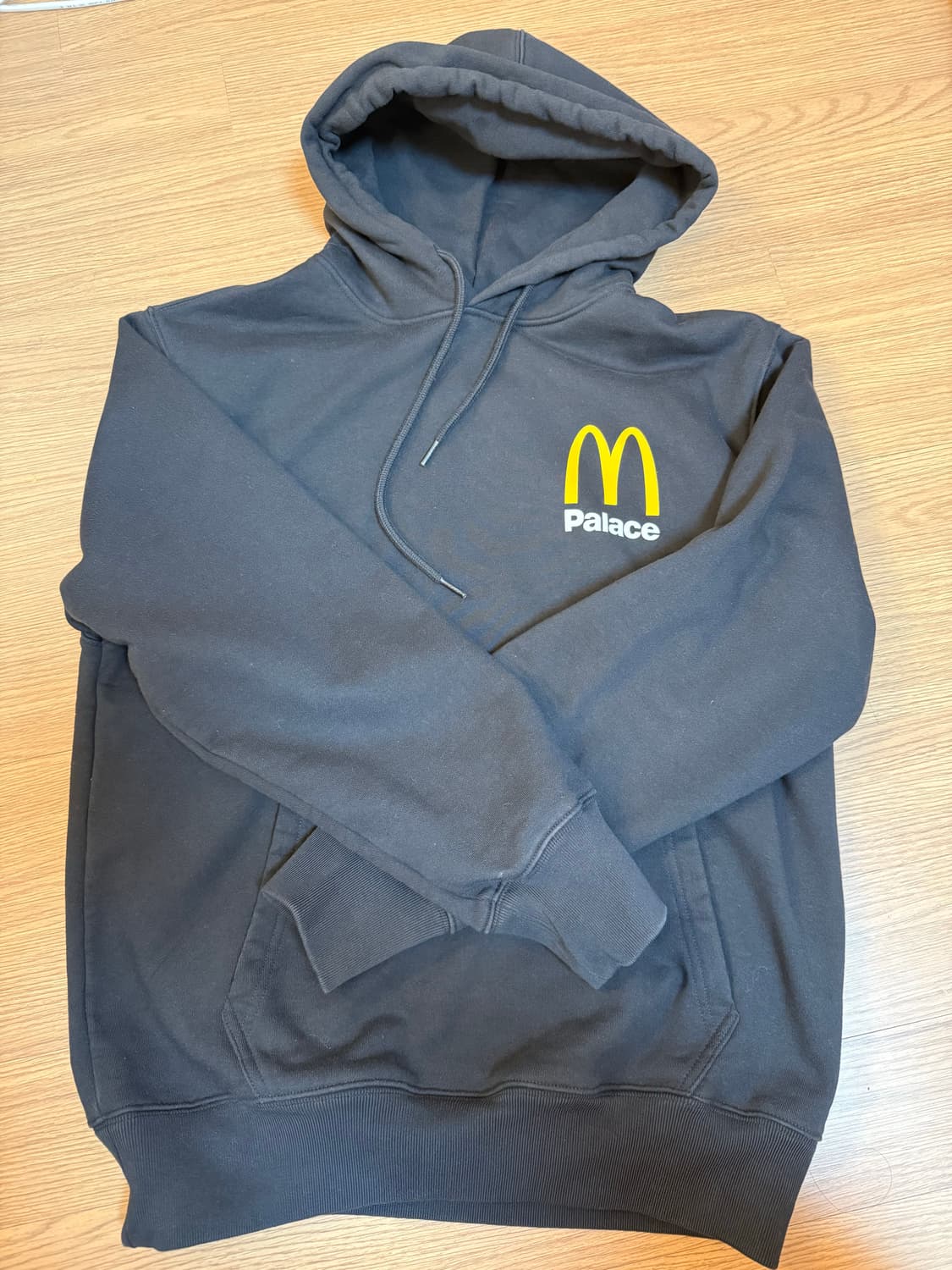 팔라스 x 맥도날드 로고 후드 블랙 상품이미지1