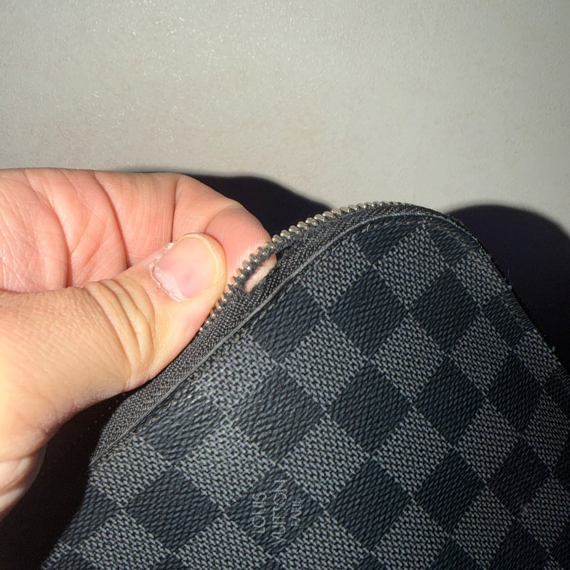 루이비통 모노그램 다미에 그라파이트 포쉐트 클러치백 (사용감) 상품이미지6