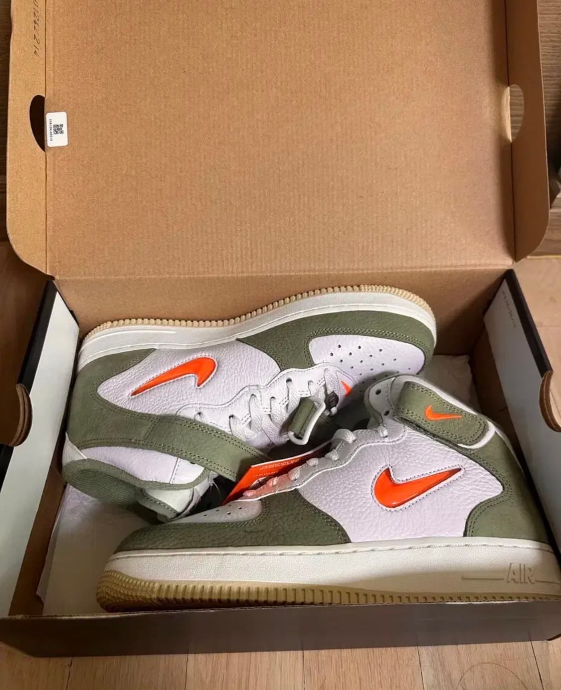 나이키 에어포스 1 미드 '07 QS 올리브 그린 앤 토탈 오렌지 상품이미지3
