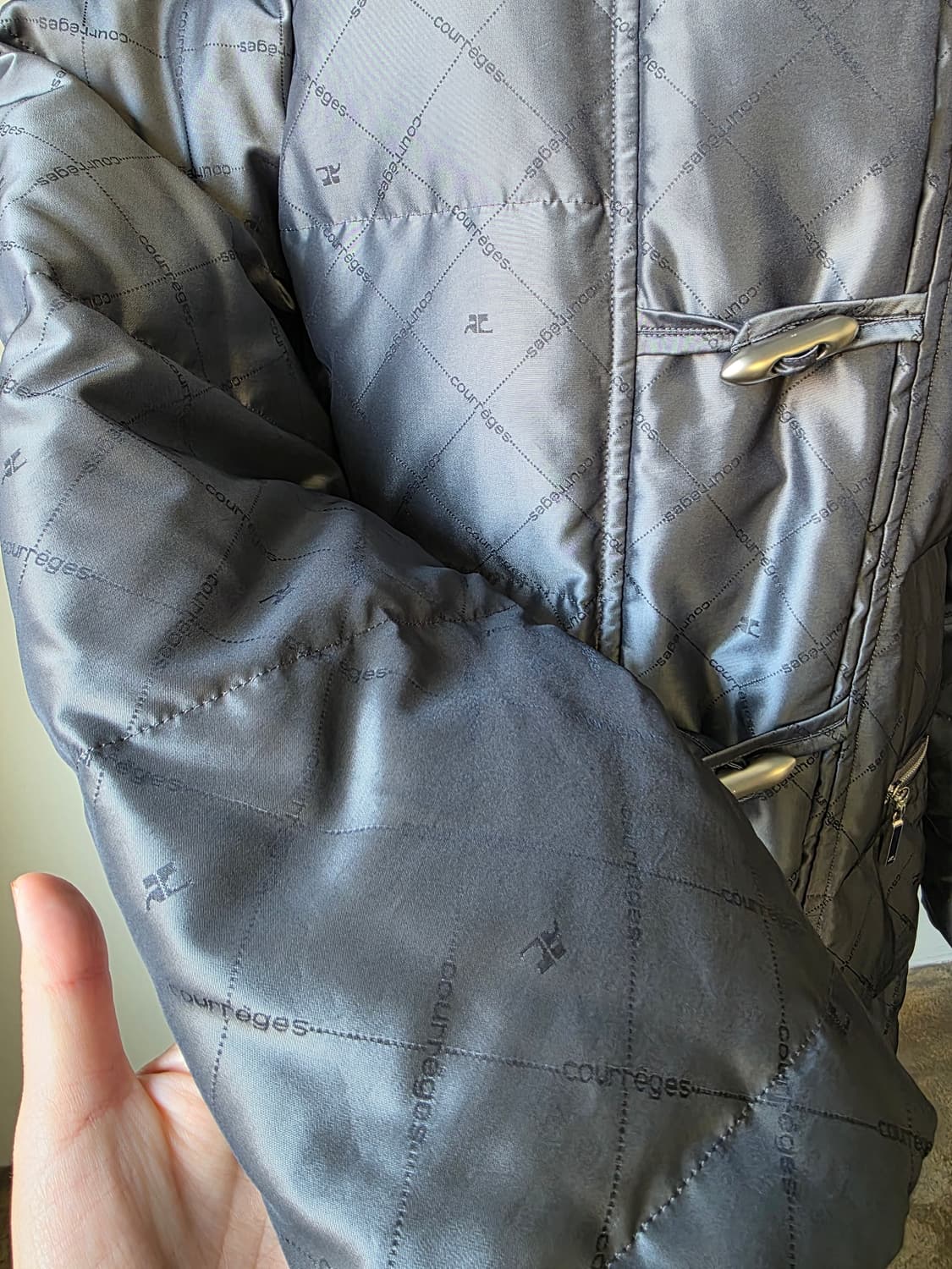 courreges 올오버 모노그램 롱 덕다운 패딩/블루 폭스퍼 상품이미지3