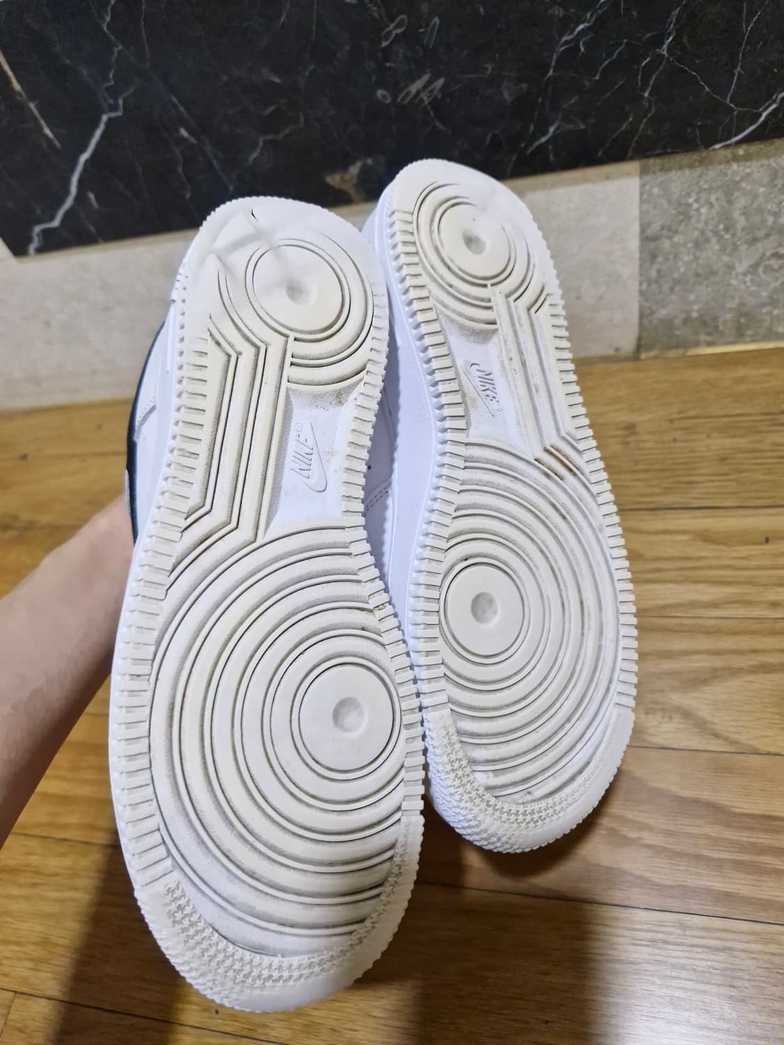 (정품) 나이키 에어포스 블랙화이트 245 상품이미지6