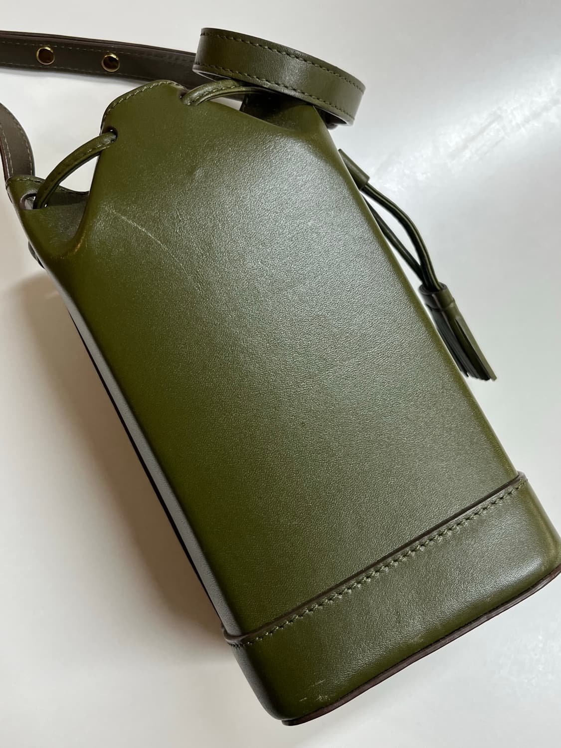 RSVP Paris 박스백 카키 색상 버킷백 상품이미지6