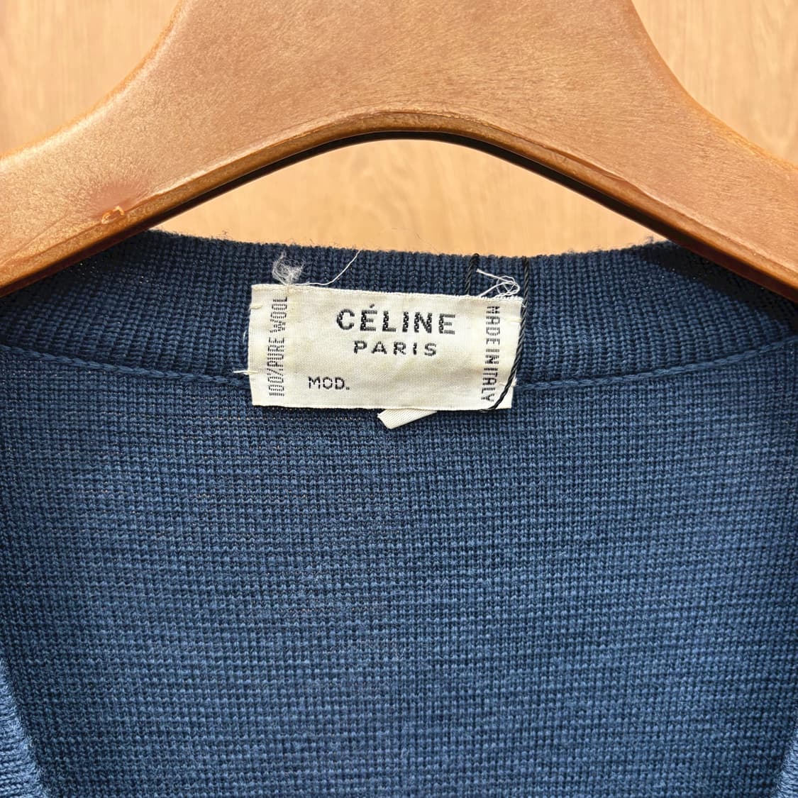 셀린느 딥 브이넥 긴팔 울 롱 가디건 골드 메탈 버튼 포켓 디테일 블루 상품이미지6