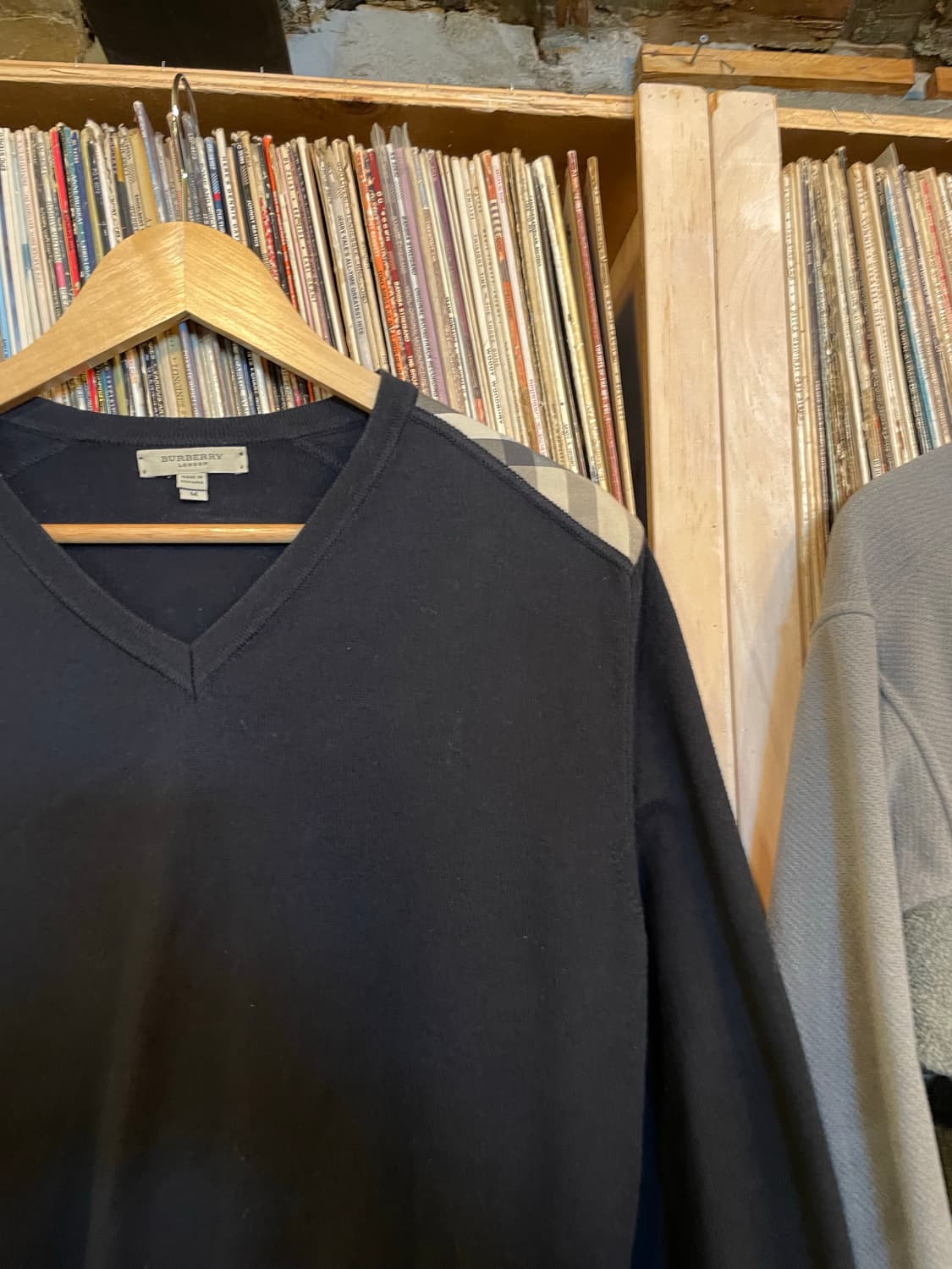 버버리 타탄체크 숄더패치 브이넥 니트 상품이미지3