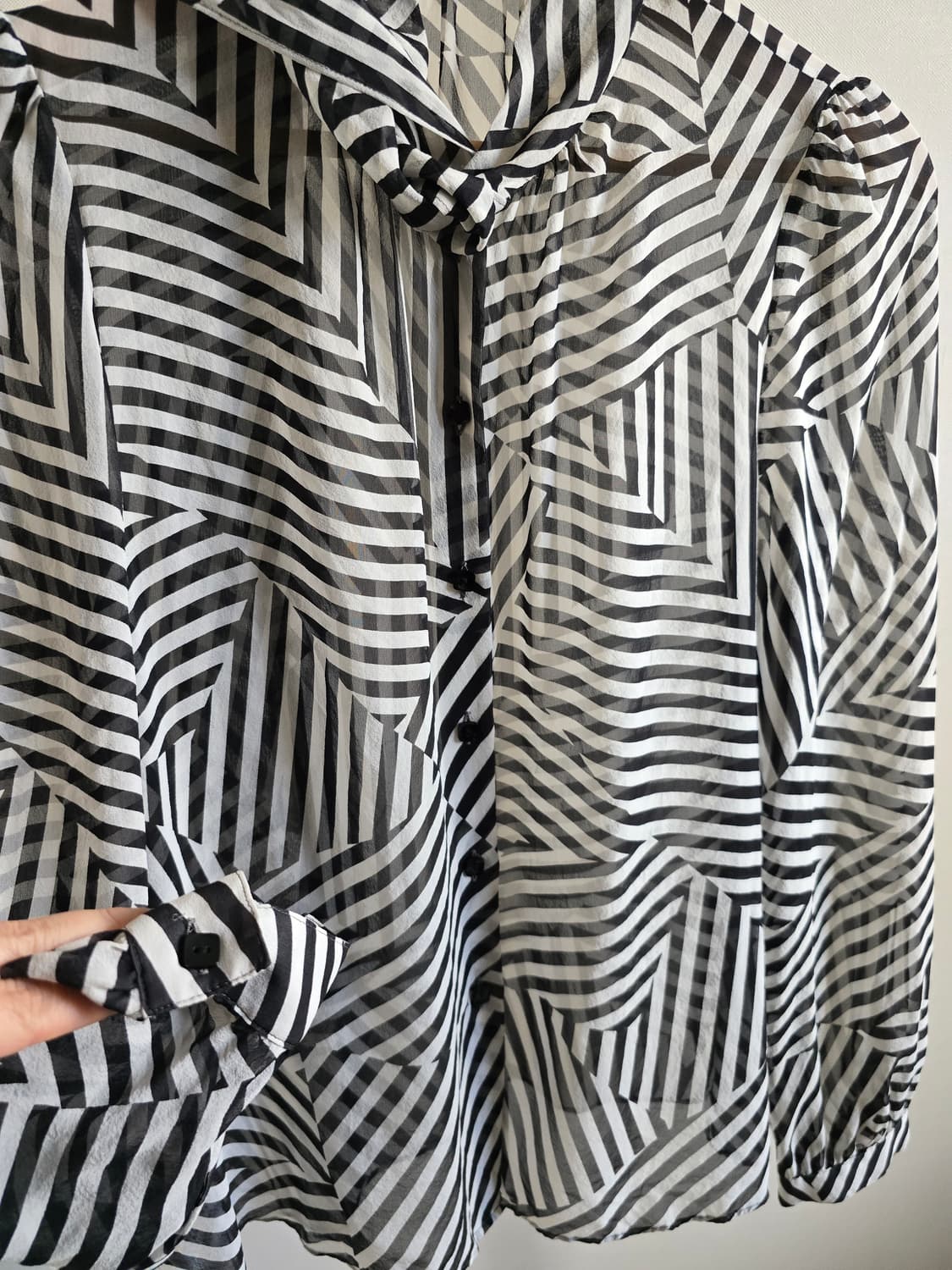 Vingt-Trois Silk Scarf-Tie Blouse  상품이미지4