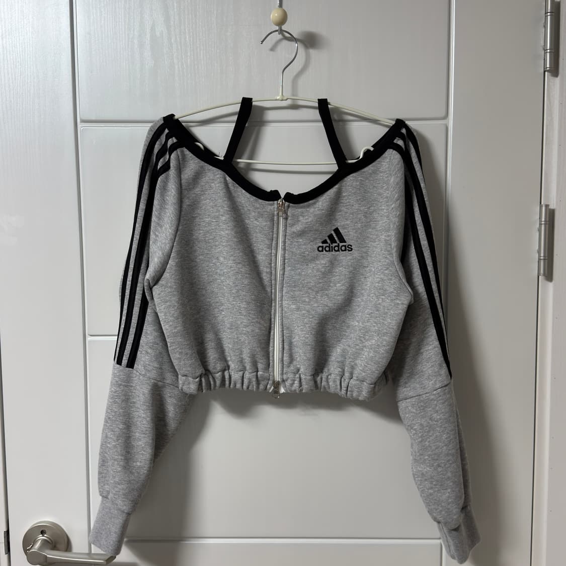 아디다스 커스텀 오프숄더 크롭 집업 상품이미지2