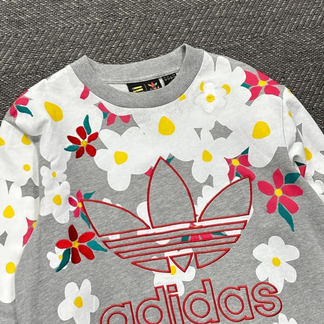 아디다스 퍼렐윌리엄스 데이지 맨투맨v0438 상품이미지3