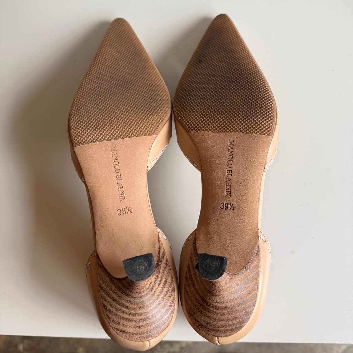 마놀로 블라닉 누디 스틸레토 컷아웃 디테일 키튼 힐 상품이미지6