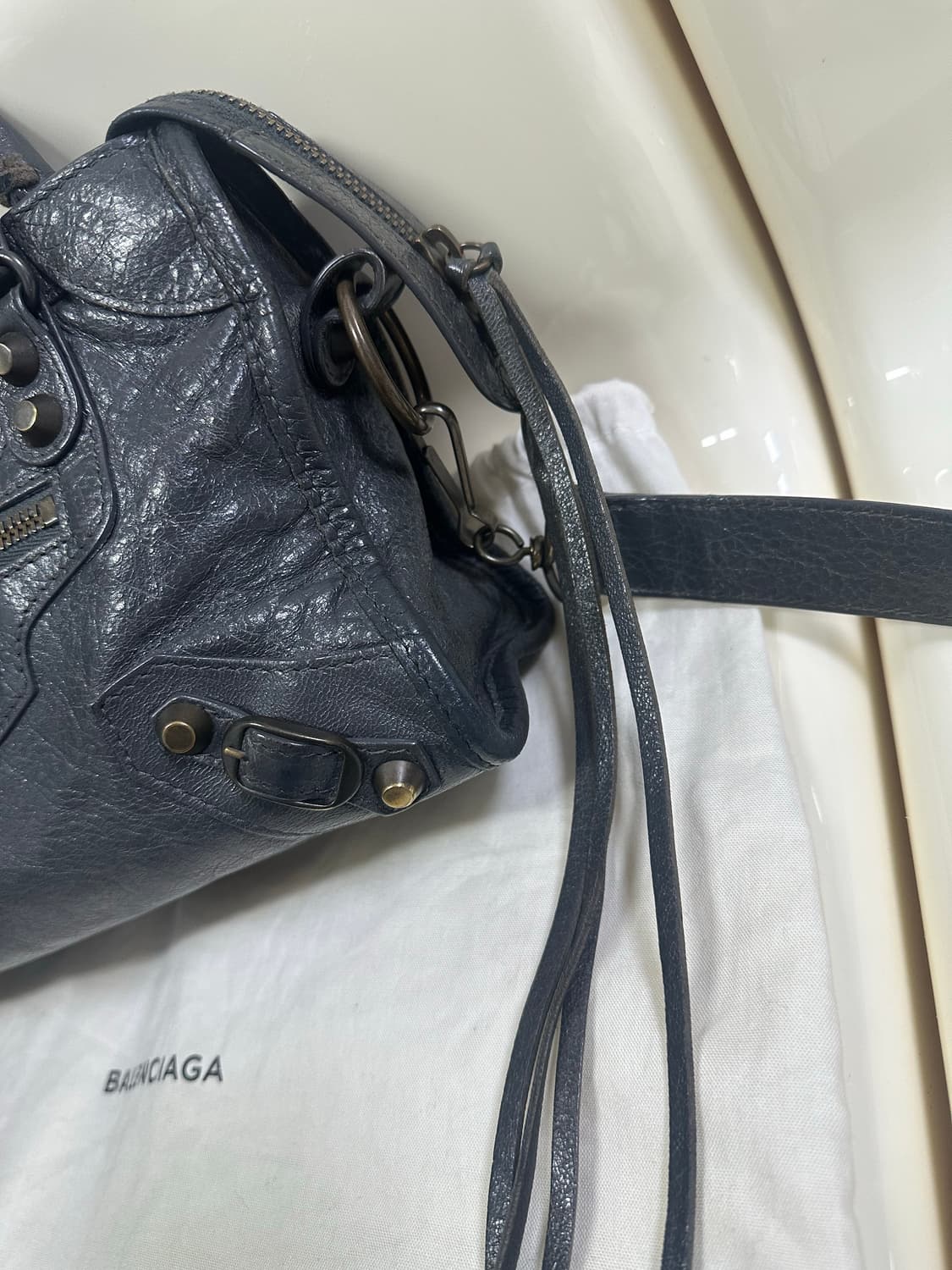 [A 정품] 발렌시아가 시티 모터백 미니 그레이 상품이미지5