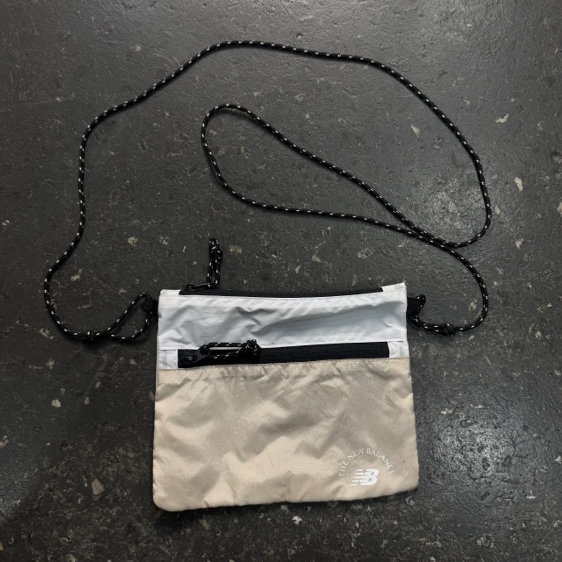 뉴발란스 크로스백 미니 상품이미지1