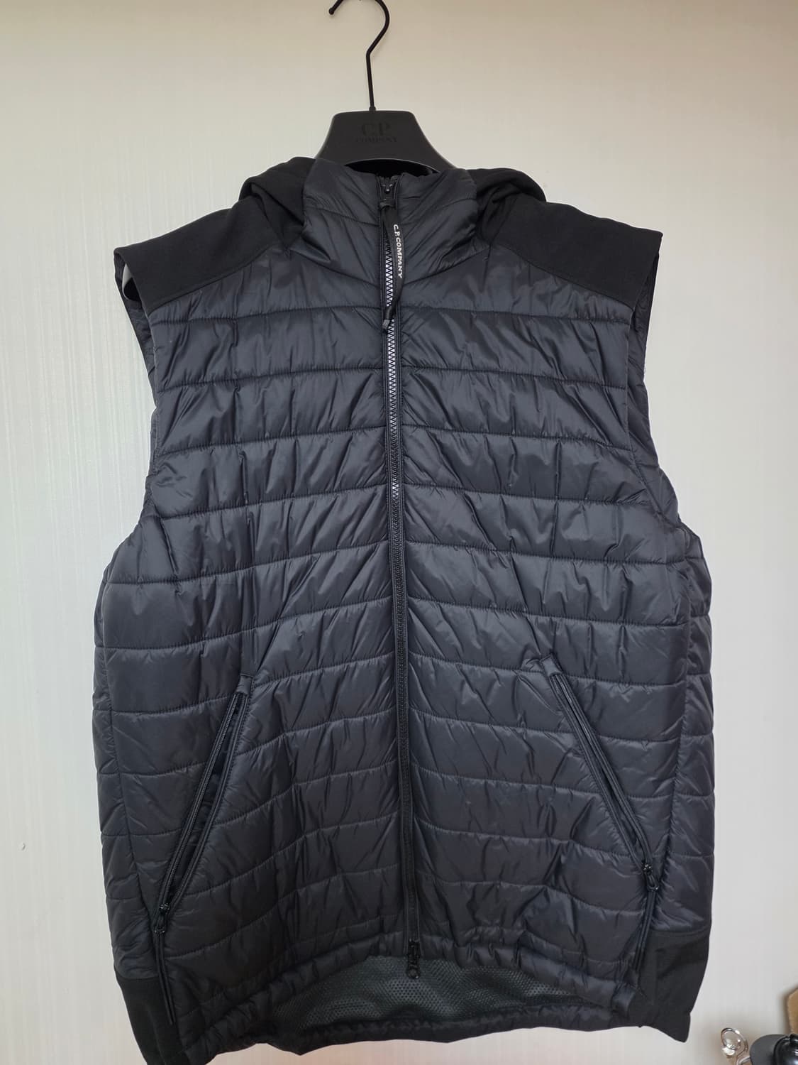 CP컴퍼니 고글 조끼패딩 상태 S 52 사이즈 판매 상품이미지2