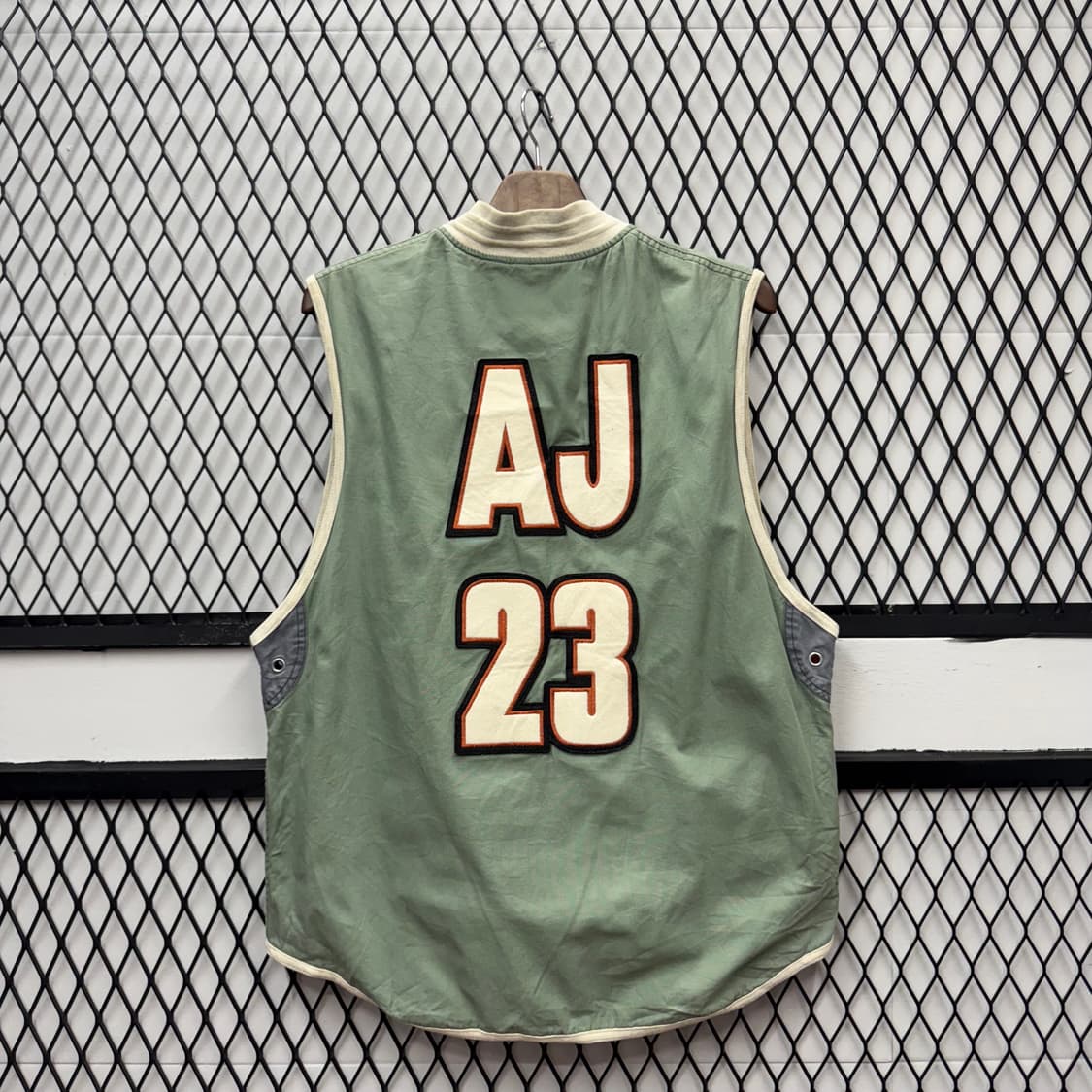 나이키 X AJ23 에어조던 베스트 후면 레터링 로고 포인트 카키 상품이미지2