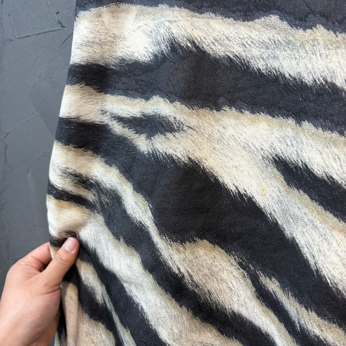 [L] STONE ISLAND 스톤아일랜드 타이거 프린팅 스웻 셔츠 상품이미지4