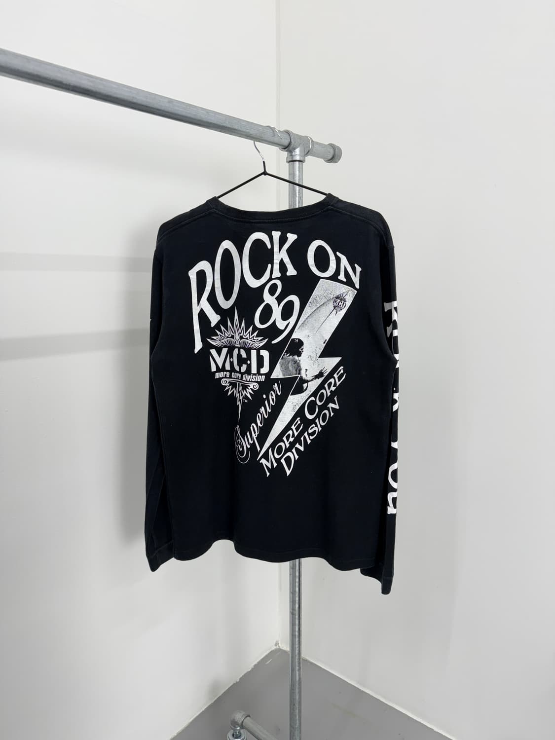 M.C.D Punk Surf Graphic Tee 상품이미지2